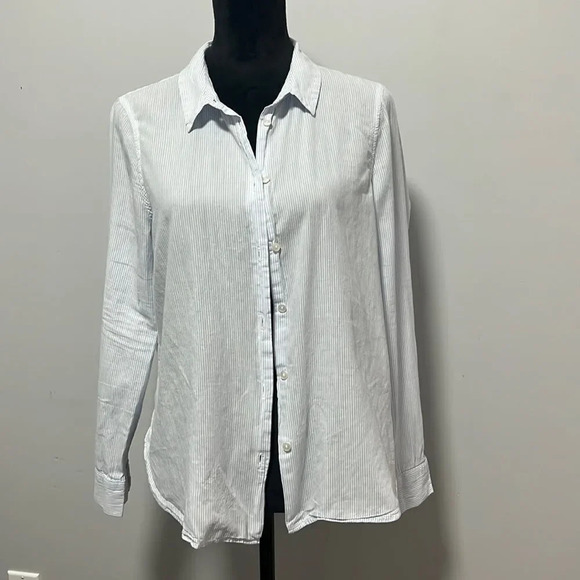 Vero MODA Women’s Light Blue with Stripes Cotton Button Down Shirt size Large - Picture 1 of 9